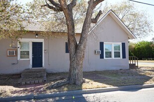 2324 20th St in Lubbock, TX - Building Photo