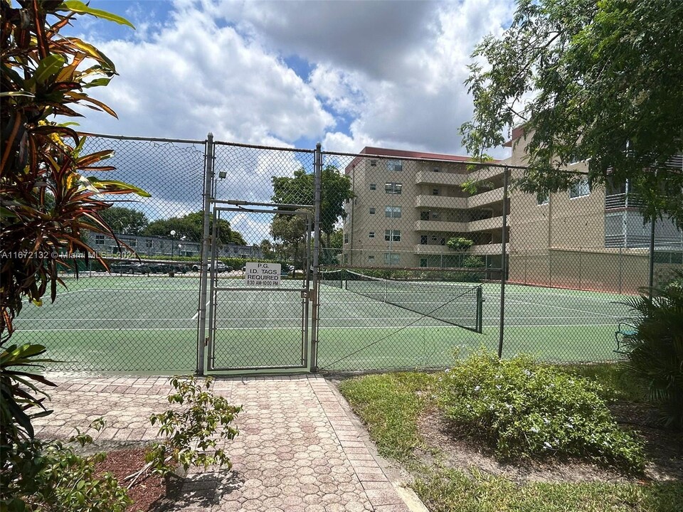 408 NW 68th Ave, Unit 211 in Plantation, FL - Foto de edificio