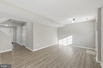 14405 Hulfish Way in Gainesville, VA - Building Photo - Building Photo