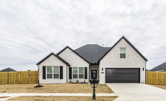 441 Willow Dr in Centerton, AR - Building Photo