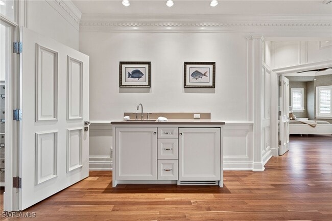 property at 2325 Lantern Ln