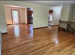 5 Rotella Dr in Bethel, CT - Building Photo - Building Photo