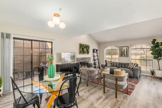6945 E Cochise Rd-Unit -110 in Paradise Valley, AZ - Building Photo - Building Photo
