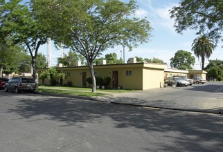 449 12th St in Merced, CA - Foto de edificio - Building Photo