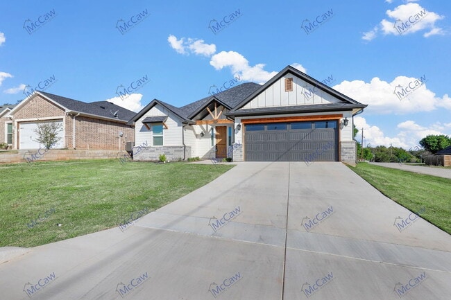 2524 Creek Dr in Granbury, TX - Building Photo - Building Photo
