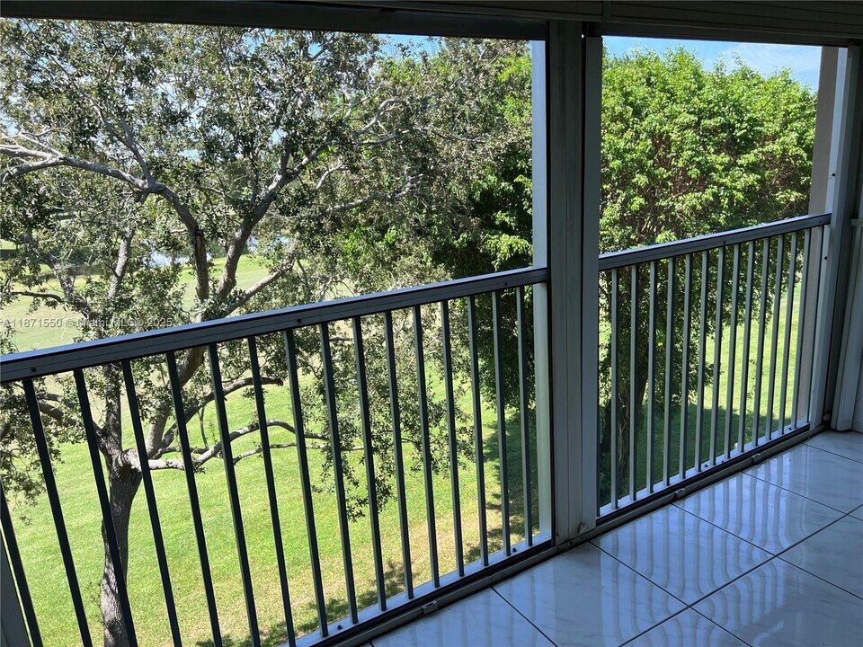 1200 SW 125th Ave in Pembroke Pines, FL - Building Photo