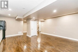 8 Charlemagne Ave in Barrie, ON - Building Photo - Building Photo