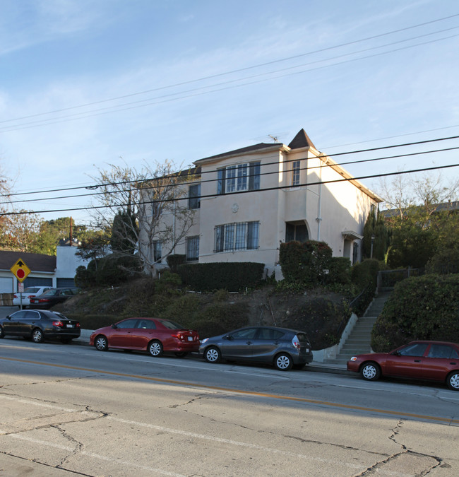 3100 Griffith Park Blvd in Los Angeles, CA - Foto de edificio - Building Photo