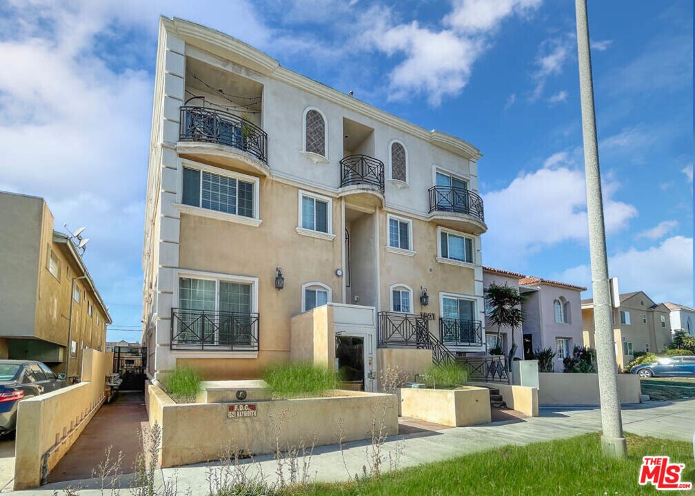 1521 S Hayworth Ave-Unit -102 in Los Angeles, CA - Building Photo