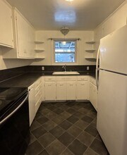 2040 17th St NE in Salem, OR - Building Photo - Building Photo