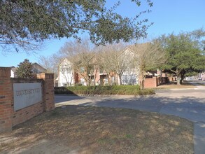 710 E Boyd Dr, Unit 403 in Baton Rouge, LA - Building Photo - Building Photo