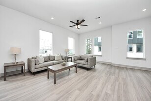 5321 Kindred Gdn Ln in Houston, TX - Building Photo