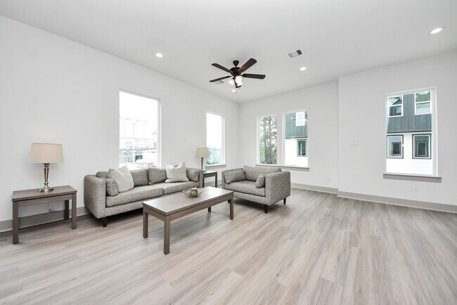 property at 5321 Kindred Gdn Ln