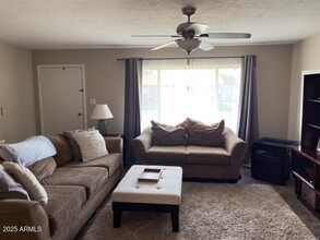 8716 E Holly St in Scottsdale, AZ - Building Photo - Building Photo