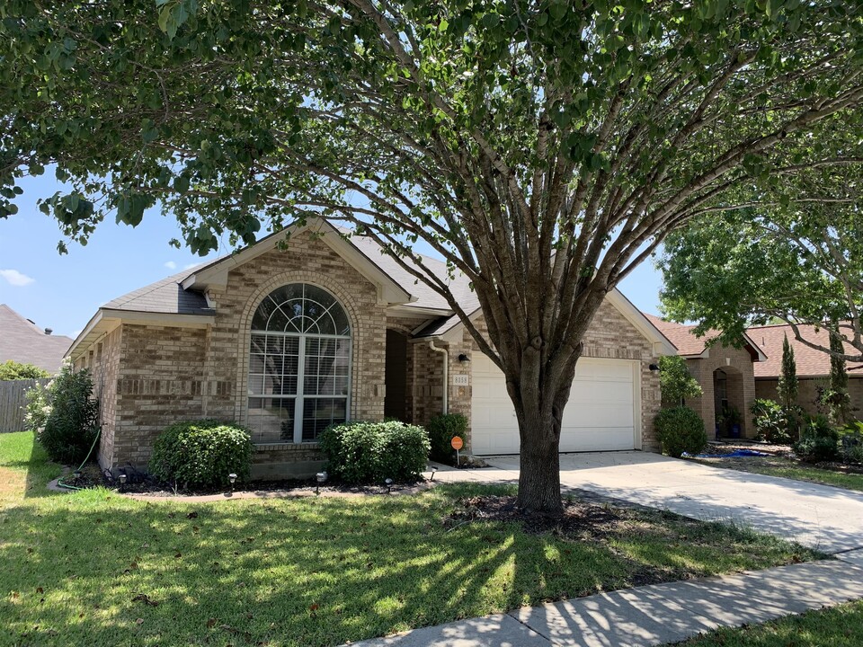 8358 Copperglen in Converse, TX - Building Photo