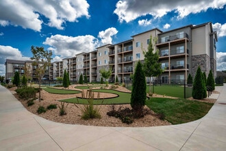 Monarch in Springfield, MO - Foto de edificio - Building Photo