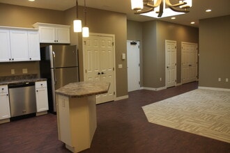 225 Belgrade Ave, Unit B in North Mankato, MN - Building Photo - Building Photo