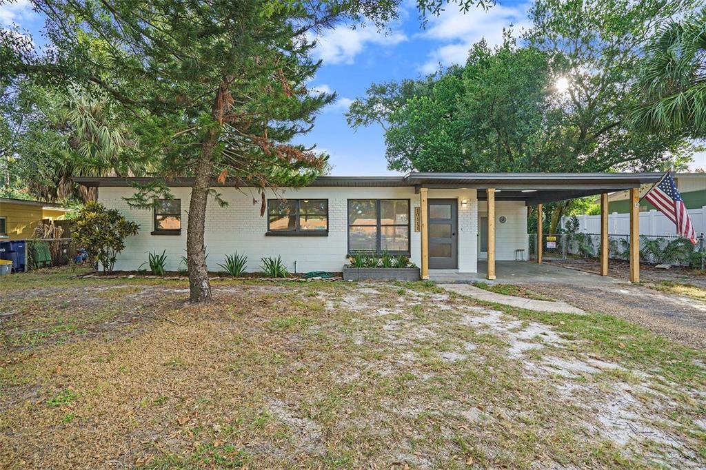 10111 N Ola Ave in Tampa, FL - Building Photo