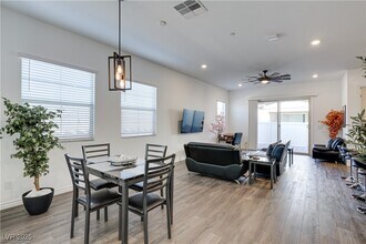 209 Coltrane Cyn Ave in Henderson, NV - Building Photo - Building Photo