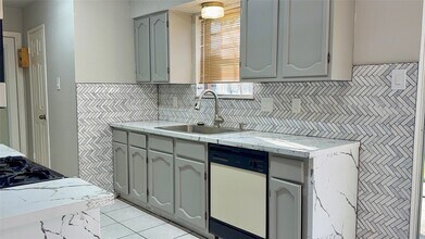 12715 Middlesbrough Ln in Houston, TX - Building Photo - Building Photo