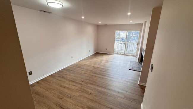 25 Janet Cir in Bridgeport, CT - Building Photo - Building Photo