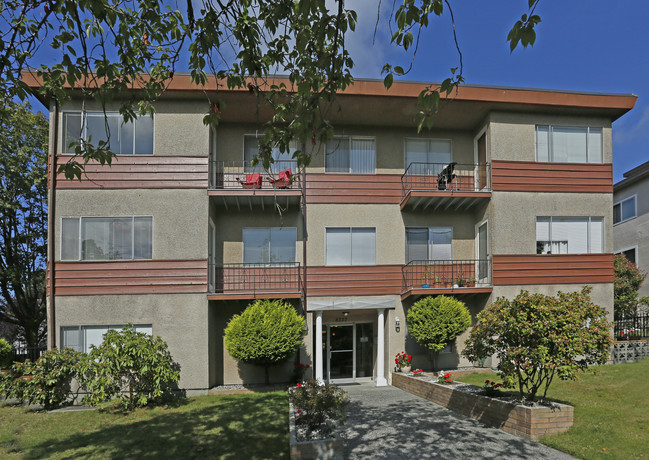 8777 Montcalm St in Vancouver, BC - Building Photo - Building Photo