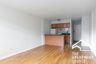 5847 N Winthrop Ave in Chicago, IL - Building Photo