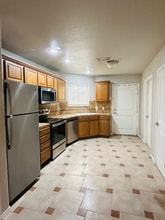 811 S Wyoming Ave in Roswell, NM - Foto de edificio - Building Photo