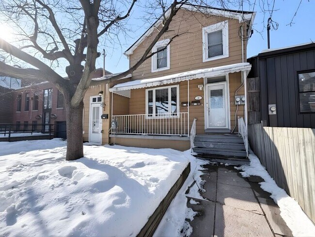 49 West Avenue N in Hamilton, ON - Building Photo - Building Photo