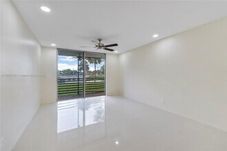 2820 Somerset Dr in Lauderdale Lakes, FL - Building Photo - Building Photo