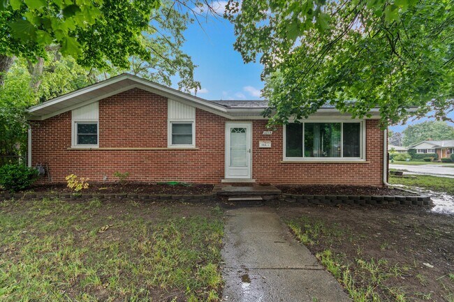 property at 1015 N Maple Rd
