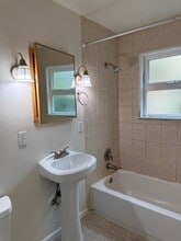 7735 15th Ave NW, Unit 7735 in Seattle, WA - Building Photo - Building Photo