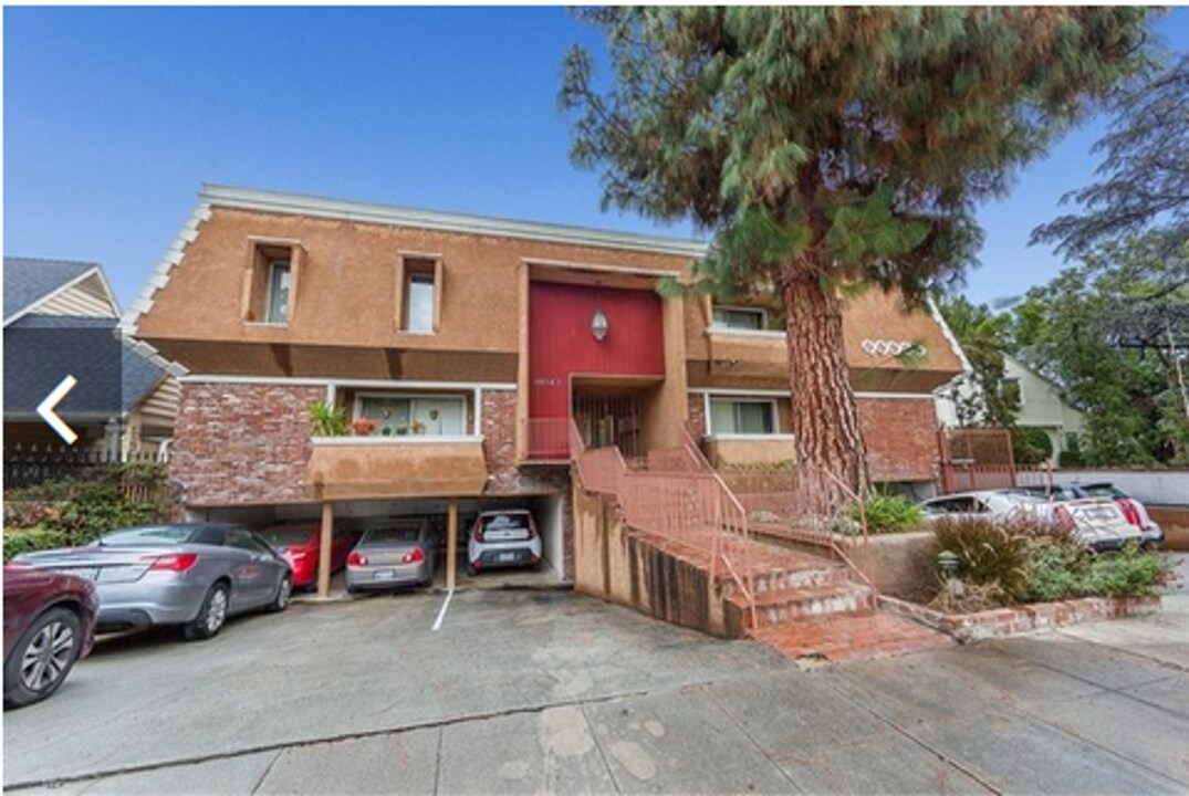 11147 Huston St in Los Angeles, CA - Building Photo