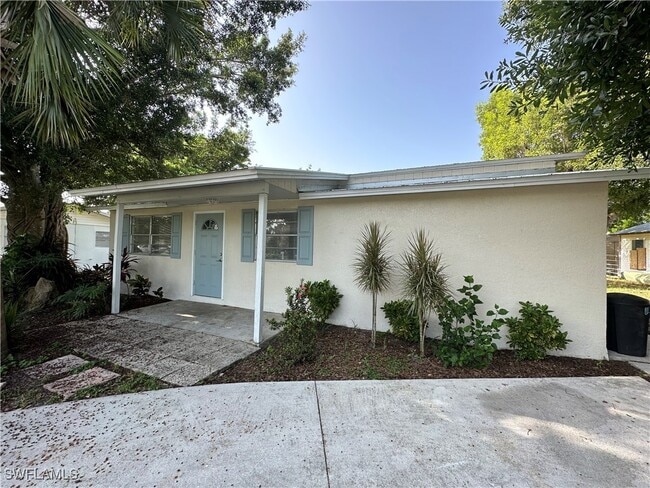 1125 Gifford Ave S in Lehigh Acres, FL - Building Photo - Building Photo
