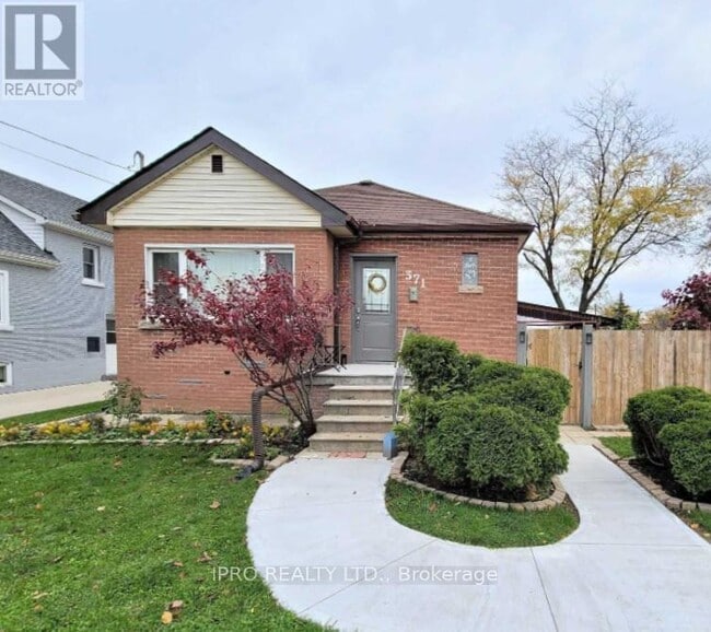 property at 371 E 28th St