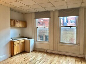 389 Beacon St, Unit 15 in Boston, MA - Building Photo - Building Photo