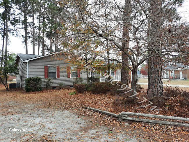 5904 Rehoboth Rd in Hope Mills, NC - Building Photo - Building Photo