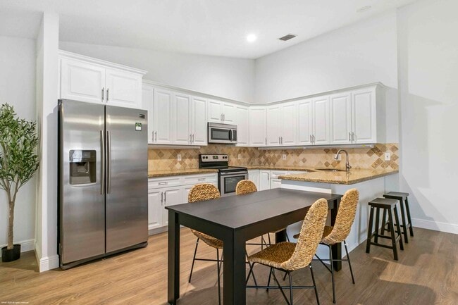 1120 Hyacinth Pl in Wellington, FL - Building Photo - Building Photo