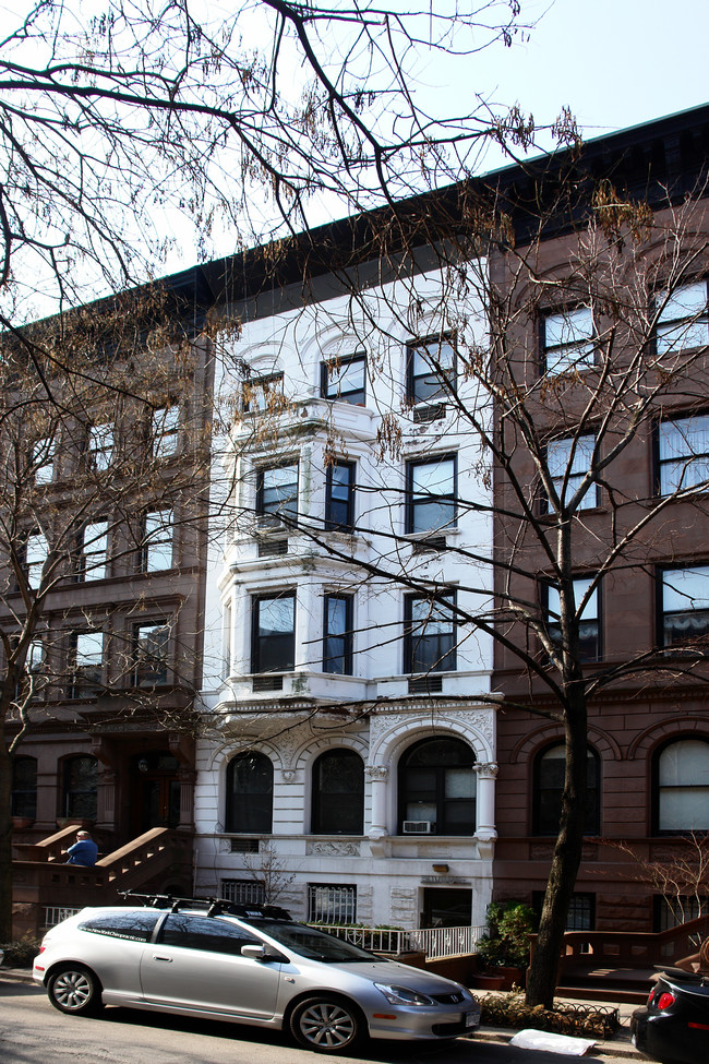 50 W 69th St in New York, NY - Building Photo - Building Photo