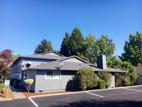 4920-4938 SW 59th Ave in Portland, OR - Building Photo - Other