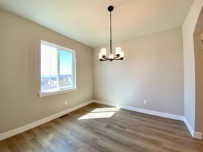 9105 Hawthorn Dr in Yakima, WA - Foto de edificio - Building Photo