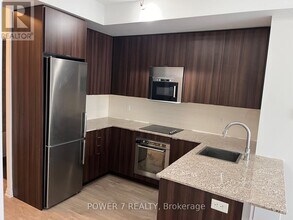 101 Erskine Ave in Toronto, ON - Building Photo - Building Photo