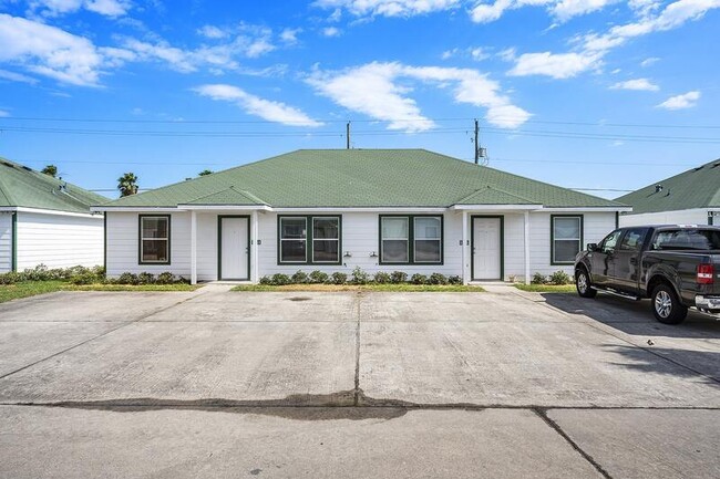 property at 5137 Caicos Calle