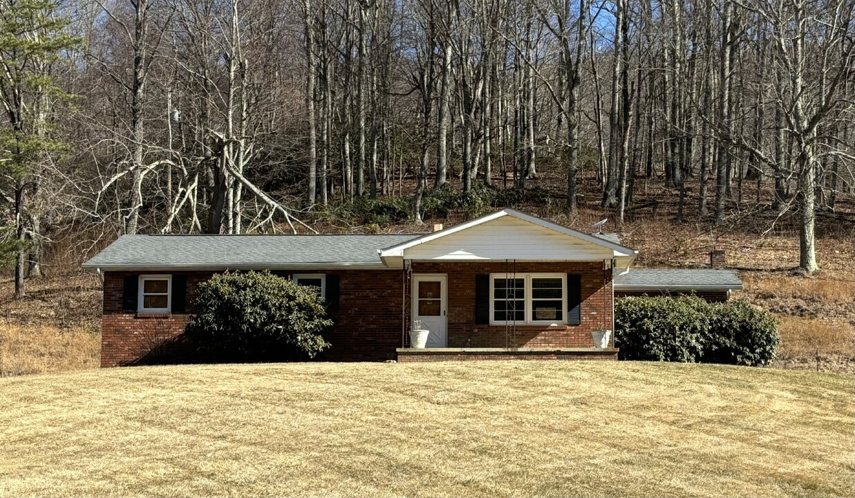 32 Partridge Pl in Canton, NC - Building Photo