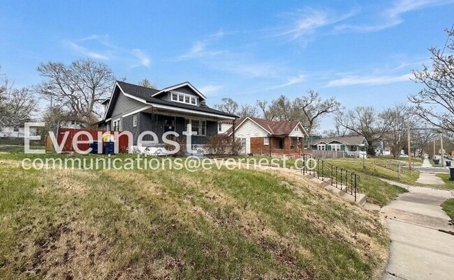 2242 E 70th St in Kansas City, MO - Building Photo - Building Photo