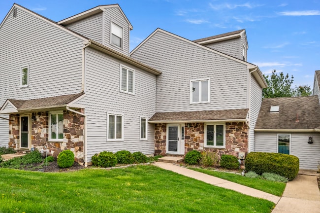 property at 302 Pinebrooke Cir