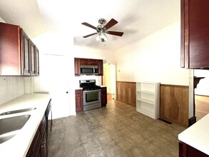206 Corey Rd, Unit #1 in Boston, MA - Foto de edificio - Building Photo