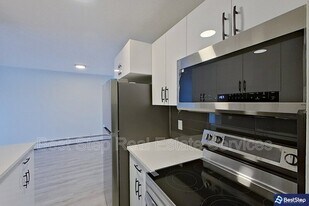 10837-10117 117 St NW in Edmonton, AB - Building Photo