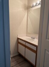 2454 NW 8th St in Redmond, OR - Foto de edificio - Building Photo