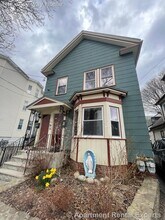 23 Hall St, Unit 1 in Somerville, MA - Building Photo - Building Photo